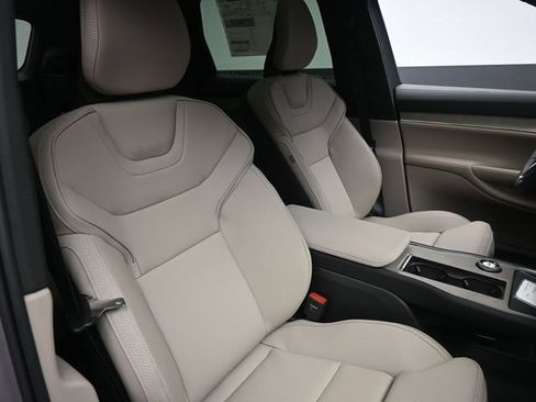 Used 2026 Volvo EX90 Plus RWD image 26