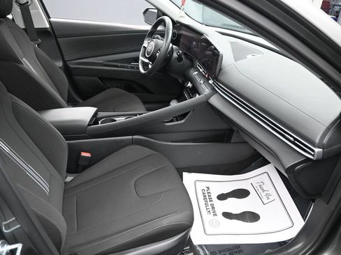 Used 2025 Hyundai Elantra SEL FWD image 27