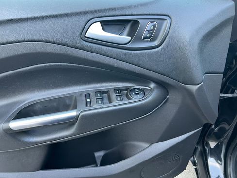 Used 2018 Ford Escape SE FWD image 13