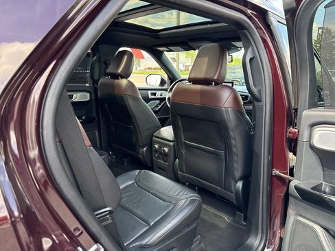 Used 2022 Ford Explorer Platinum w/ Equipment Group 601A AWD/4WD image 45