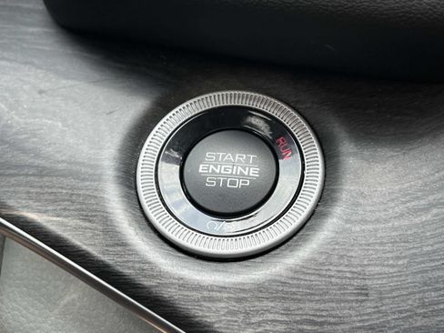 Used 2023 Jeep Grand Cherokee Overland AWD/4WD image 34