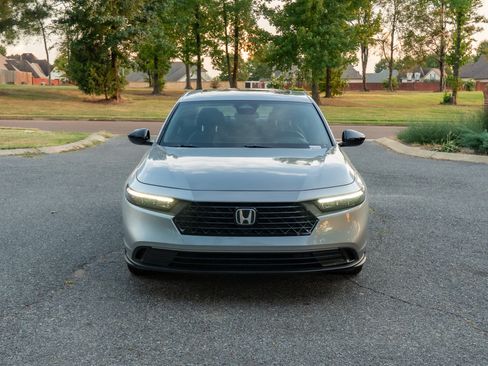 Used 2023 Honda Accord Sport image 2