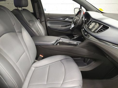Used 2024 Buick Enclave Essence FWD image 7