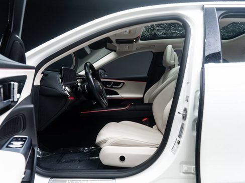 Used 2025 Mercedes-Benz E 350 Sedan image 19