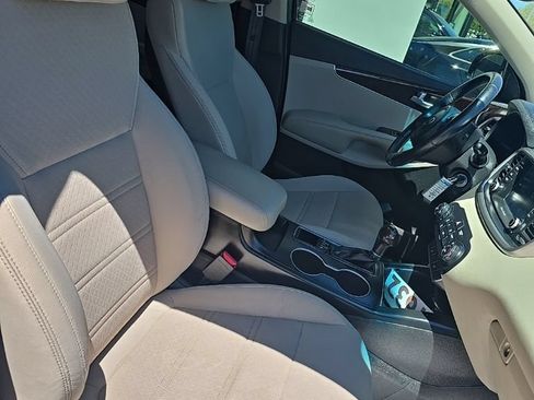 Used 2017 Kia Sorento AWD w/ LX Convenience Package image 8