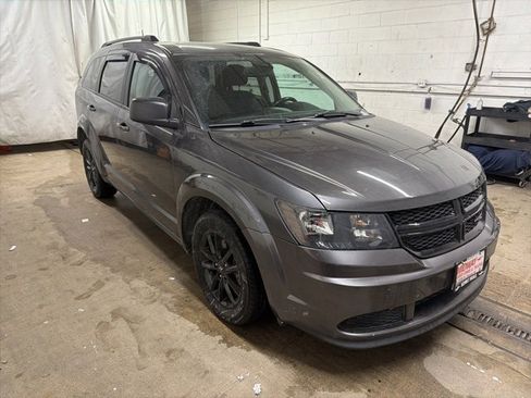 Used 2020 Dodge Journey SE w/ SE Popular Equipment Group image 1