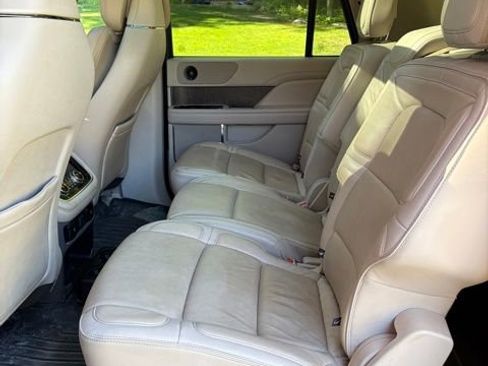 Used 2018 Lincoln Navigator L Reserve w/ Technology Package AWD/4WD image 5