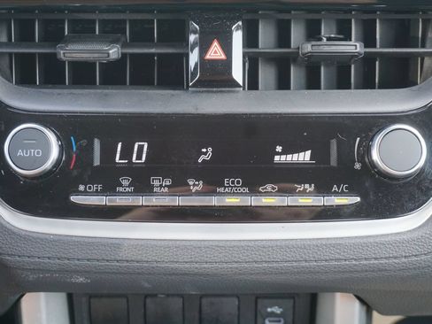 Certified 2025 Toyota Corolla Cross LE FWD image 10