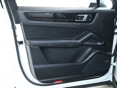 Used 2021 Porsche Cayenne Coupe image 16
