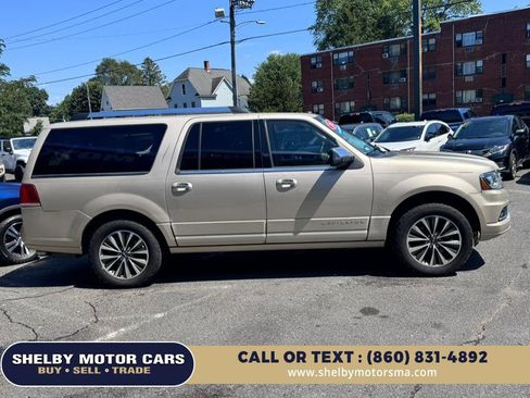 Used 2017 Lincoln Navigator L Select image 4