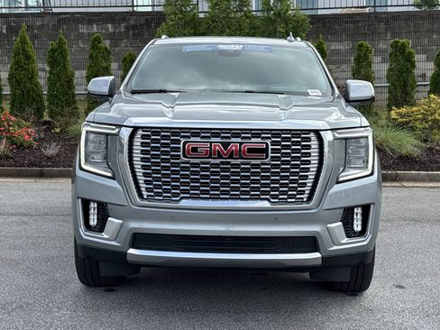 Used 2024 GMC Yukon XL Denali w/ Denali Reserve Package AWD/4WD image 3