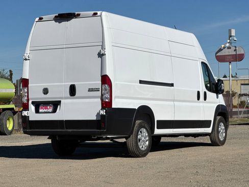 New 2026 RAM ProMaster 3500 w/ Quick Order Package 22G SLT image 3