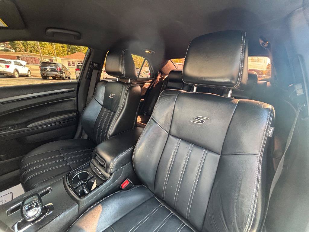 Used 2013 Chrysler 300 S RWD image 22