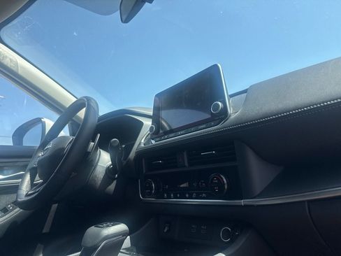 Certified 2025 Nissan Rogue SV FWD image 25
