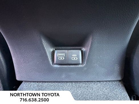 Used 2025 Toyota Camry SE w/ Convenience Package image 21