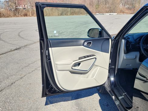 Used 2025 Kia Soul EX image 15