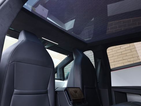 Used 2024 Tesla Cybertruck AWD Crew Cab image 22