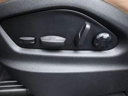 Certified 2025 Porsche Cayenne AWD/4WD image 8