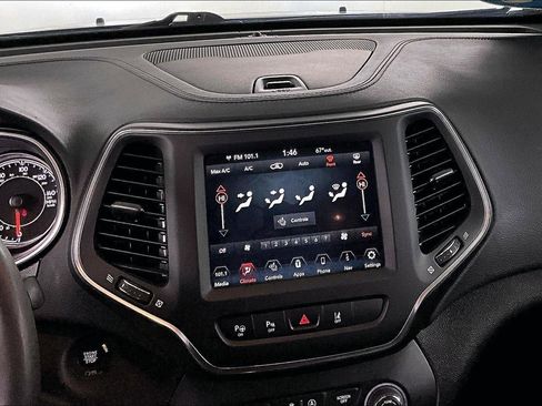 Used 2023 Jeep Cherokee Altitude Lux image 9