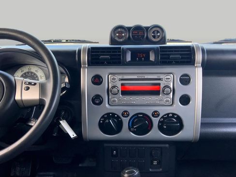 Used 2014 Toyota FJ Cruiser 4WD w/ Convenience Package image 7