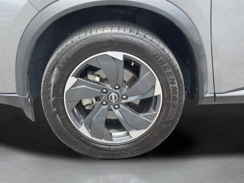 Used 2024 Nissan Rogue SV FWD image 30