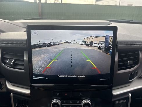 Used 2024 Ford Expedition XLT image 17