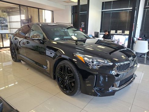 Used 2023 Kia Stinger GT2 image 3