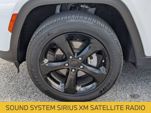 Certified 2023 Jeep Grand Cherokee Altitude AWD/4WD image 11