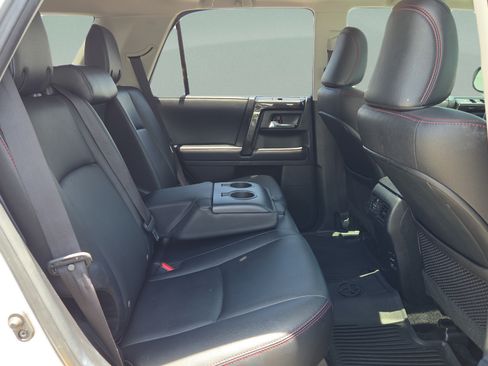 Used 2018 Toyota 4Runner TRD Off-Road Premium AWD/4WD image 15