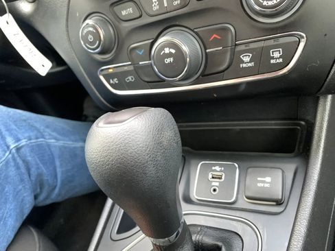 Used 2020 Jeep Cherokee Latitude image 19