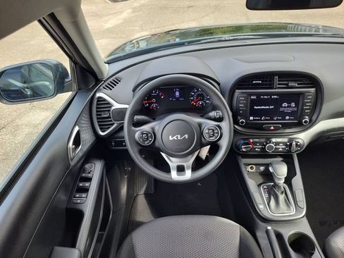Used 2022 Kia Soul LX FWD image 10