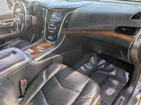 Used 2019 Cadillac Escalade ESV Luxury image 21
