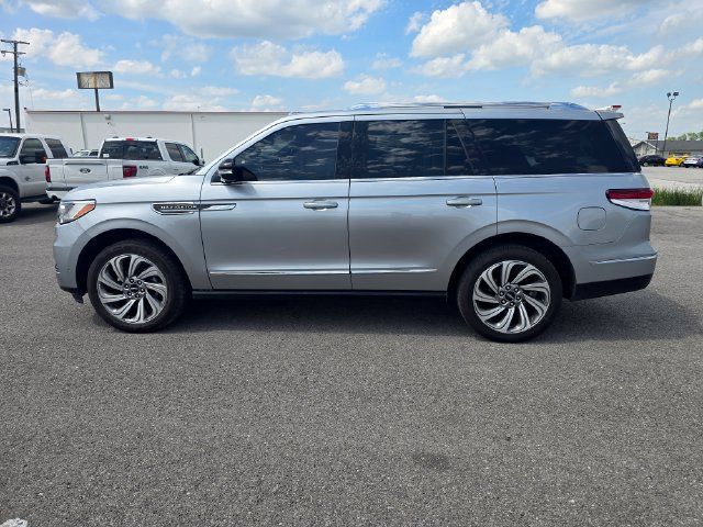 Used 2023 Lincoln Navigator Reserve AWD/4WD image 6