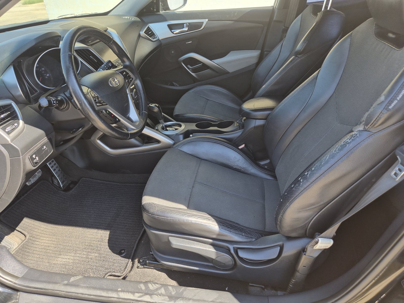 Used 2013 Hyundai Veloster w/ Style Pkg FWD image 11