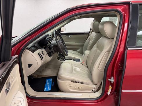 Used 2011 Cadillac DTS Luxury FWD image 17