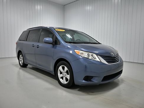 Used 2017 Toyota Sienna LE FWD image 30