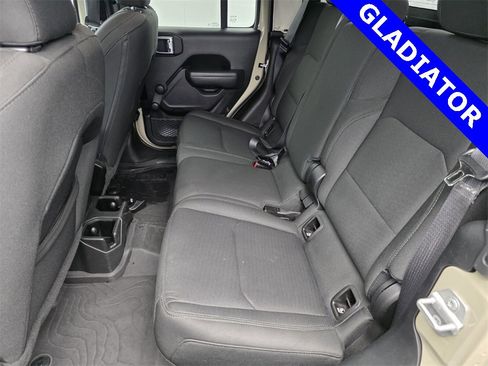 Used 2022 Jeep Gladiator Sport image 13