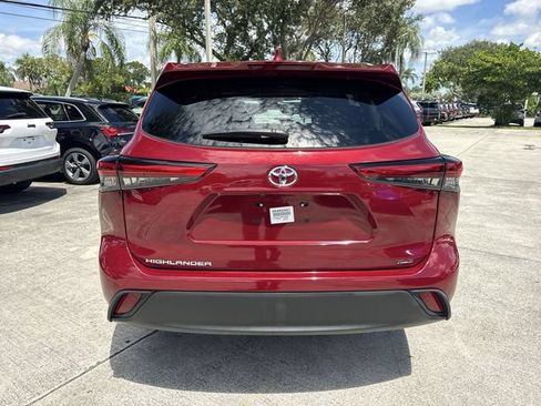 Used 2022 Toyota Highlander XLE FWD image 25