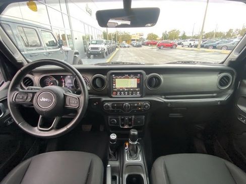 Used 2022 Jeep Gladiator Willys image 15