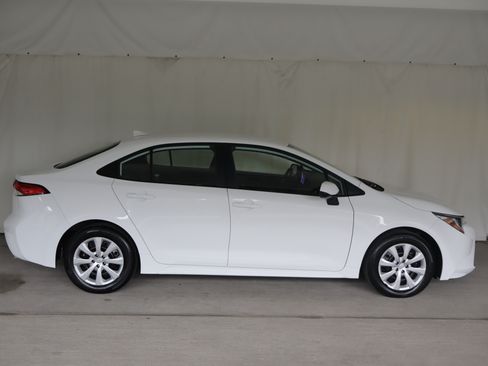 Used 2024 Toyota Corolla LE FWD image 4