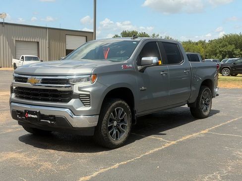 Used 2023 Chevrolet Silverado 1500 LT AWD/4WD image 3