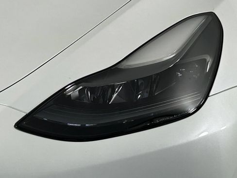 Used 2023 Tesla Model Y Long Range AWD/4WD image 3