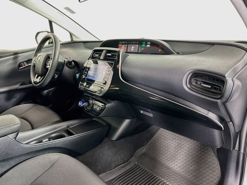 Used 2022 Toyota Prius L Eco FWD image 28