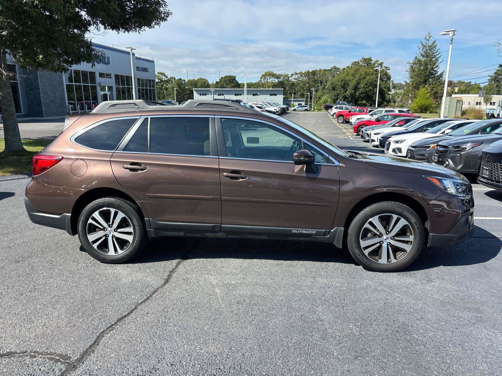 Used 2019 Subaru Outback 3.6R Limited AWD/4WD image 2