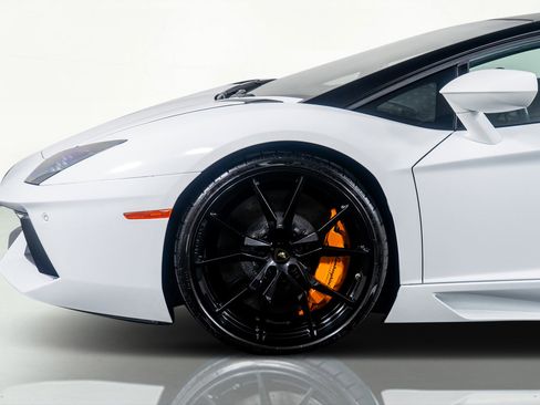 Used 2015 Lamborghini Aventador LP 700-4 image 21