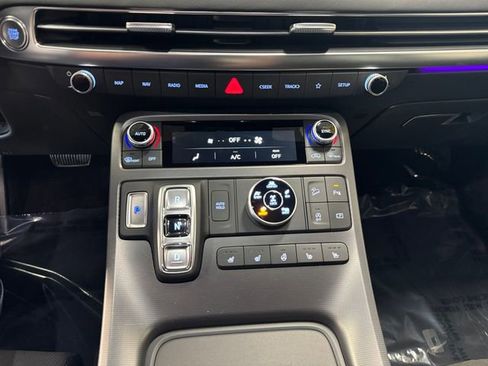 Used 2024 Hyundai Palisade Calligraphy image 15