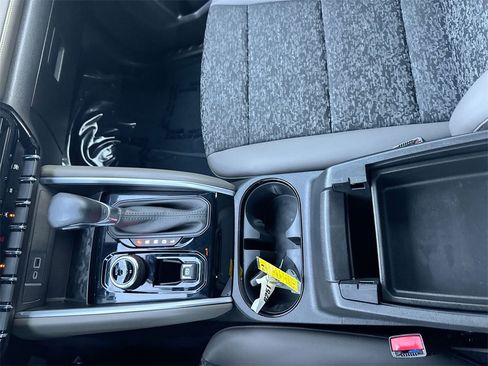 Used 2024 Chevrolet Colorado ZR2 image 24