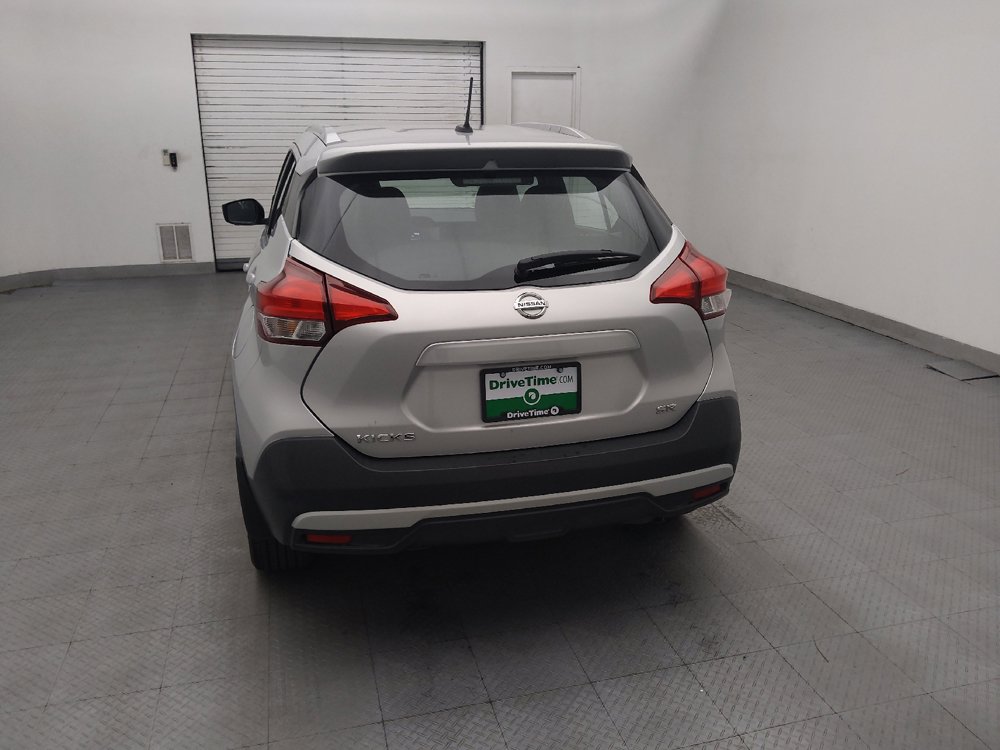 Used 2019 Nissan Kicks SR w/ SR Premium Package FWD image 6