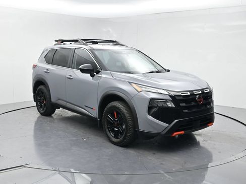 Used 2026 Nissan Rogue SV AWD/4WD image 2