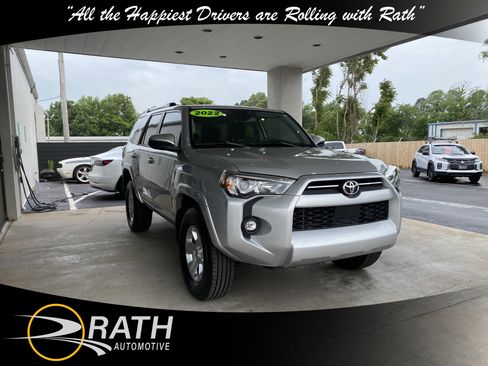 Used 2022 Toyota 4Runner SR5 AWD/4WD image 4